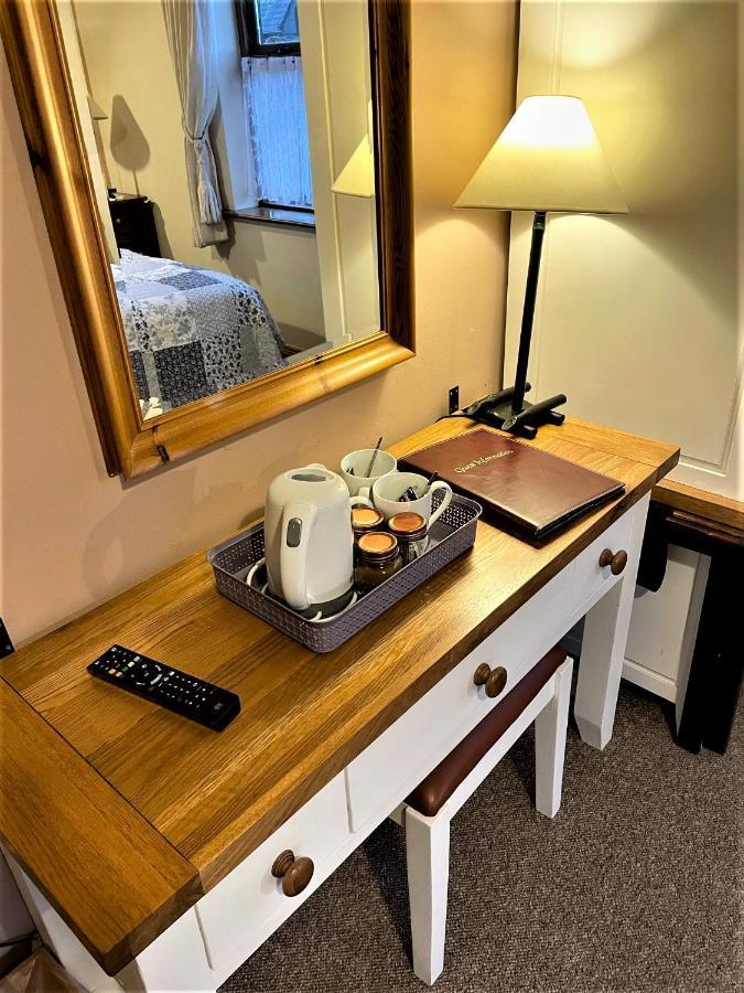 The Courtyard B&B 번래티 외부 사진