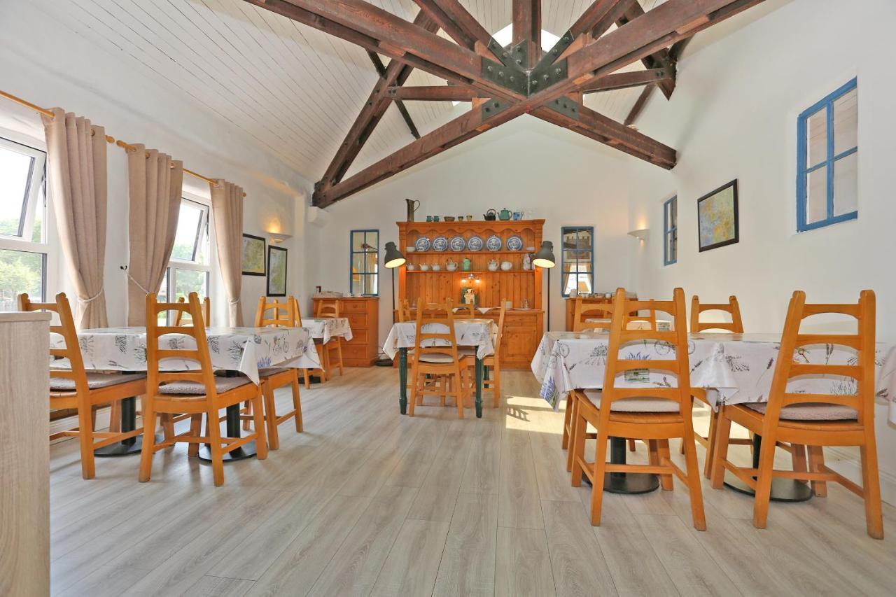 The Courtyard B&B 번래티 외부 사진