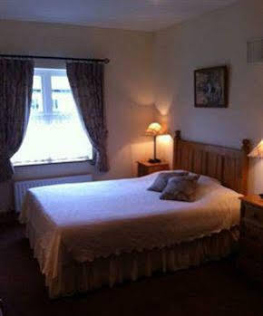 The Courtyard B&B 번래티 외부 사진